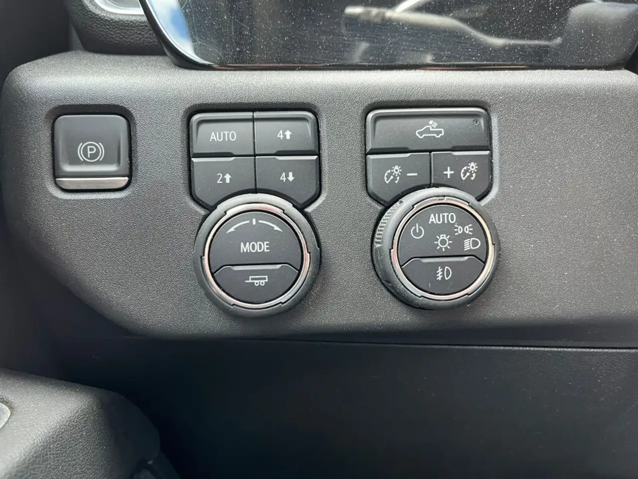 Chevrolet Silverado 1500 - Image 15