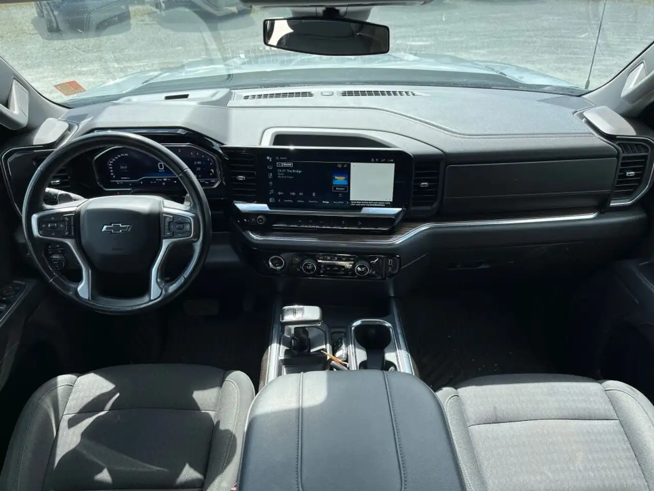 Chevrolet Silverado 1500 - Image 10