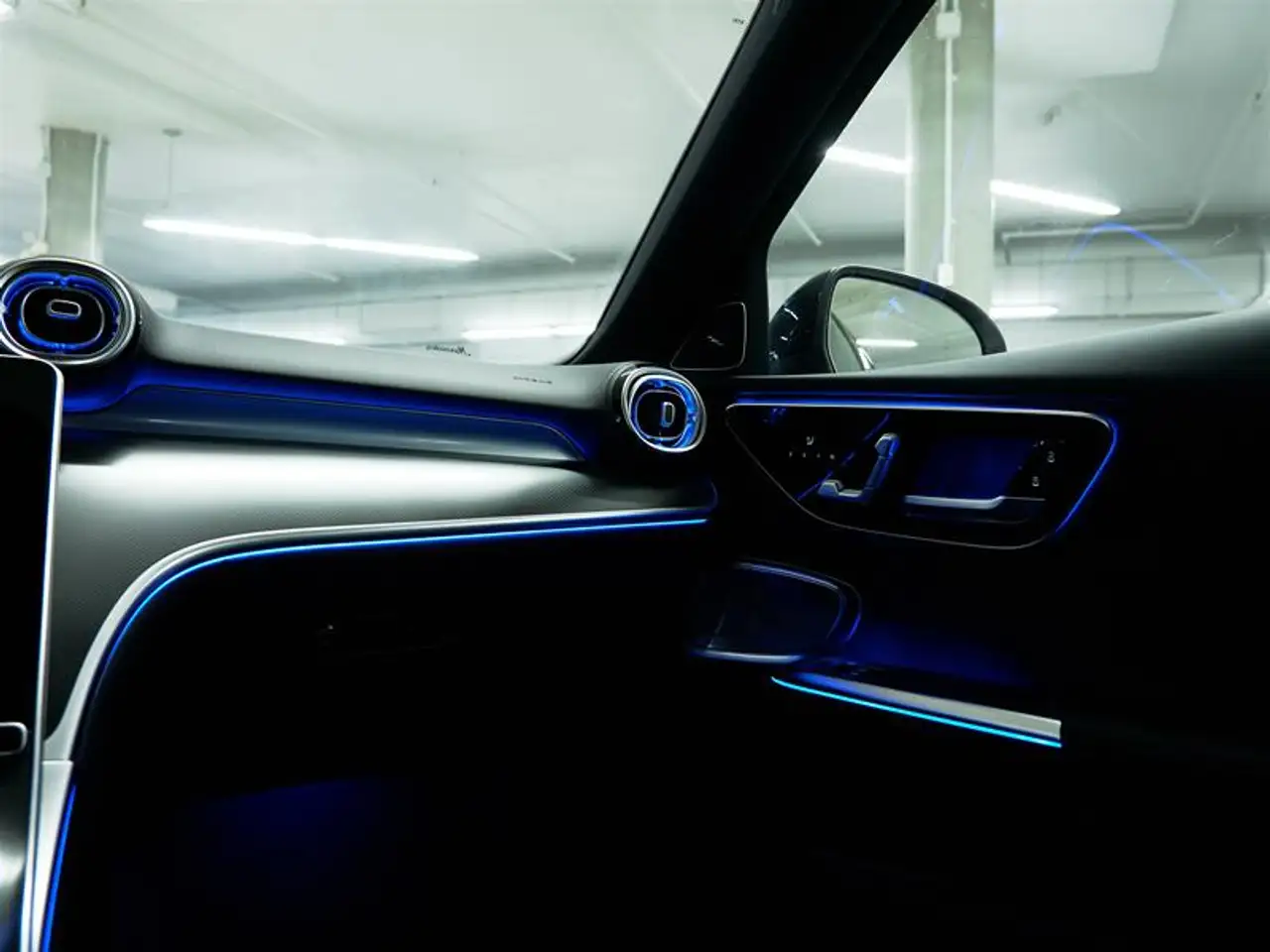 Mercedes-Benz C-Class - Image 28
