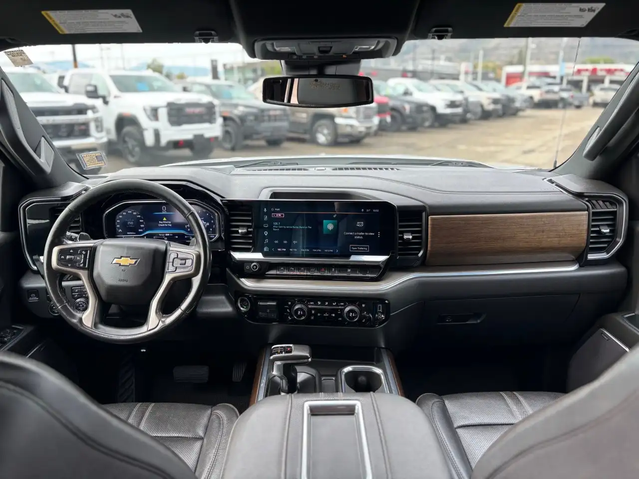 Chevrolet Silverado 1500 - Image 24