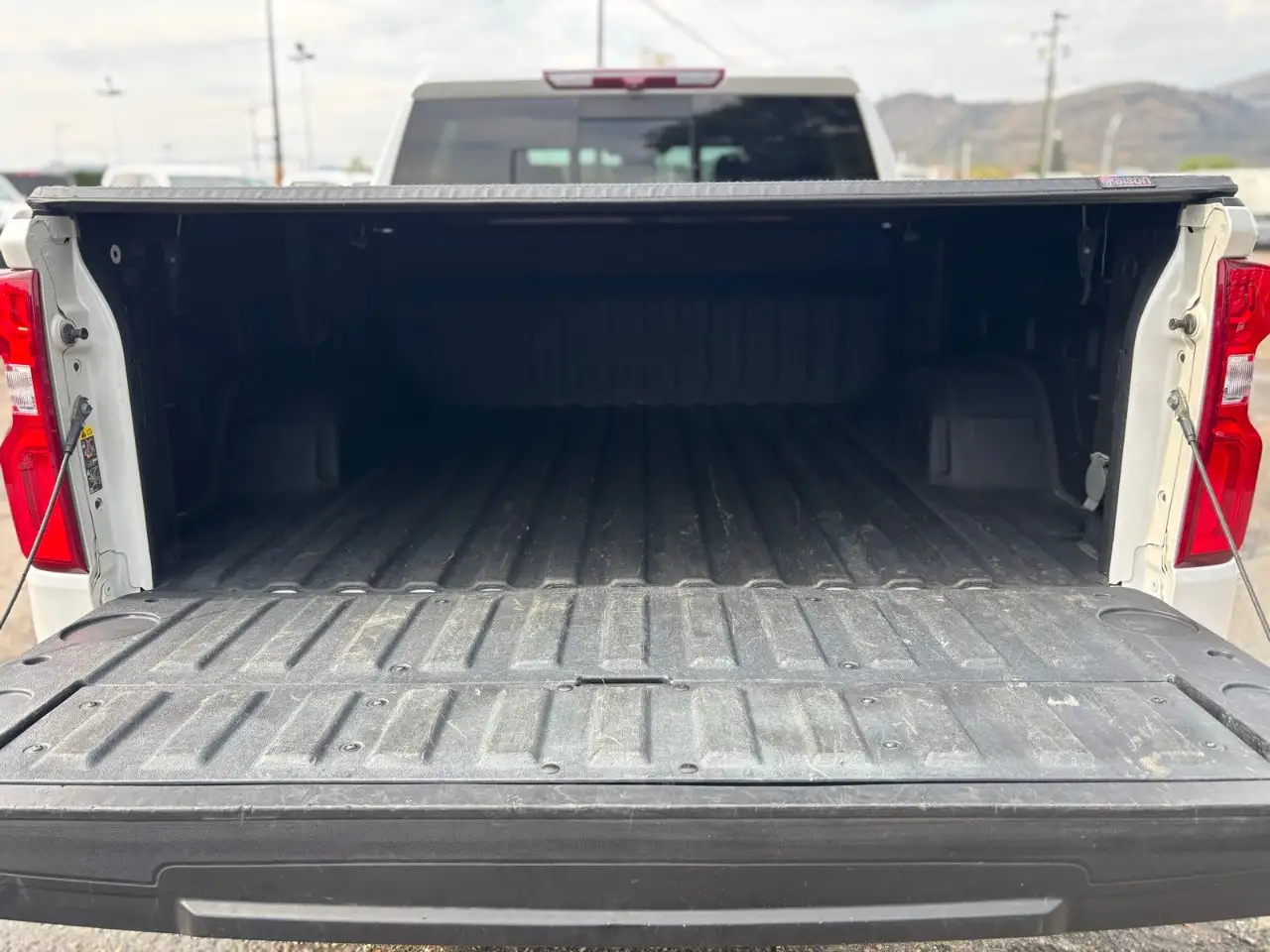 Chevrolet Silverado 1500 - Image 12