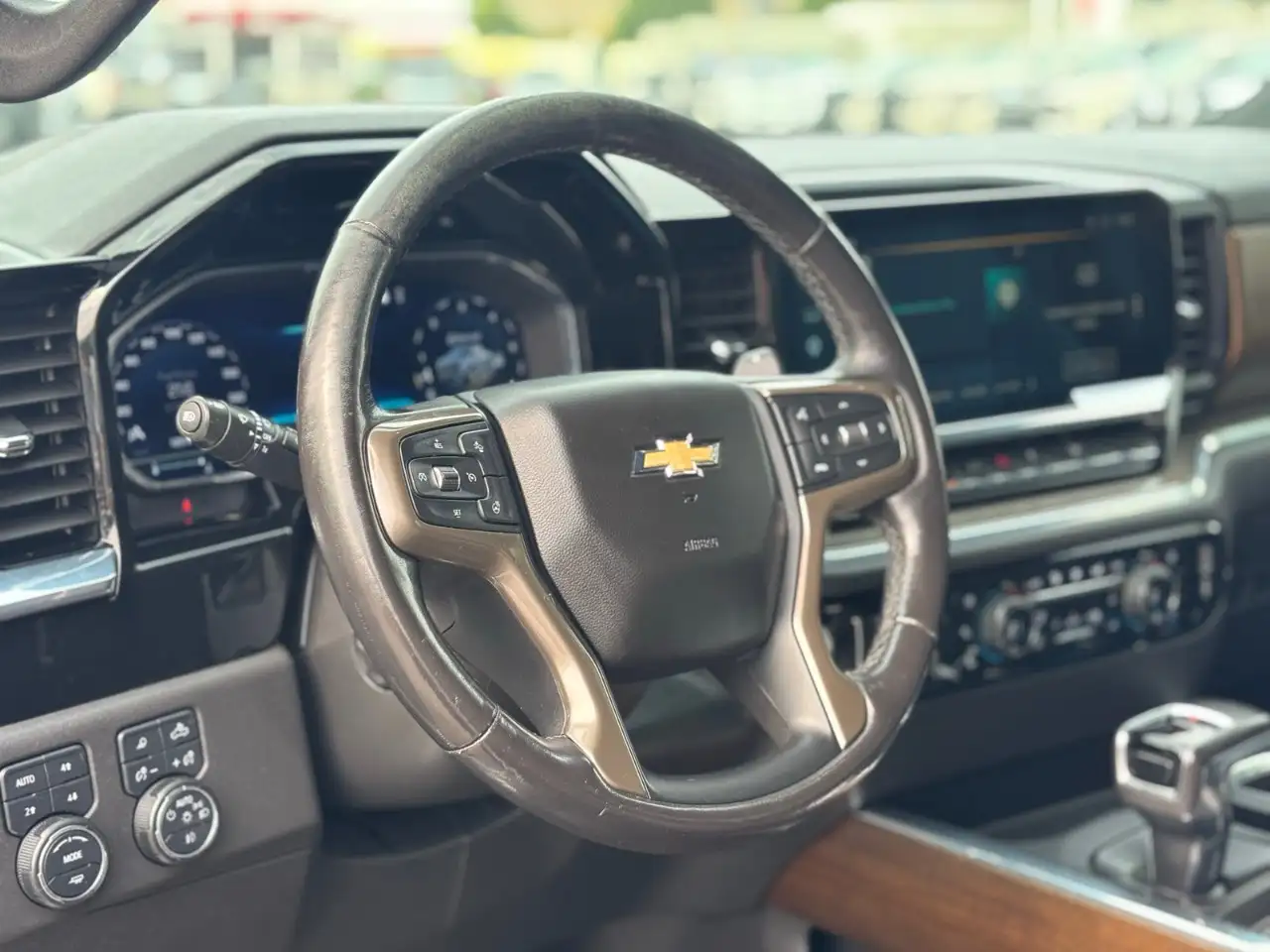 Chevrolet Silverado 1500 - Image 13