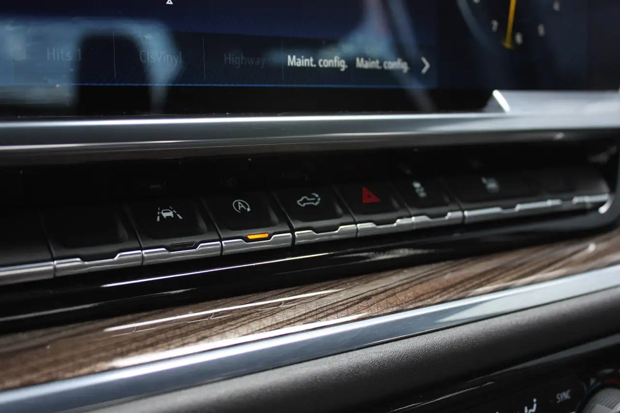Chevrolet Silverado 1500 - Image 10