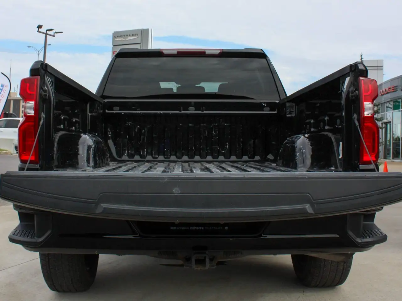 Chevrolet Silverado 1500 - Image 21