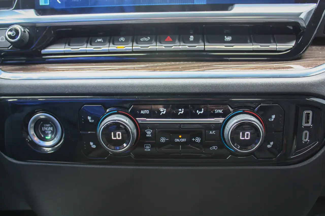 Chevrolet Silverado 1500 - Image 29