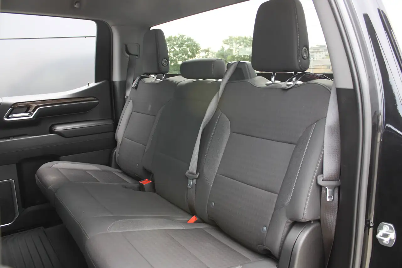 Chevrolet Silverado 1500 - Image 25