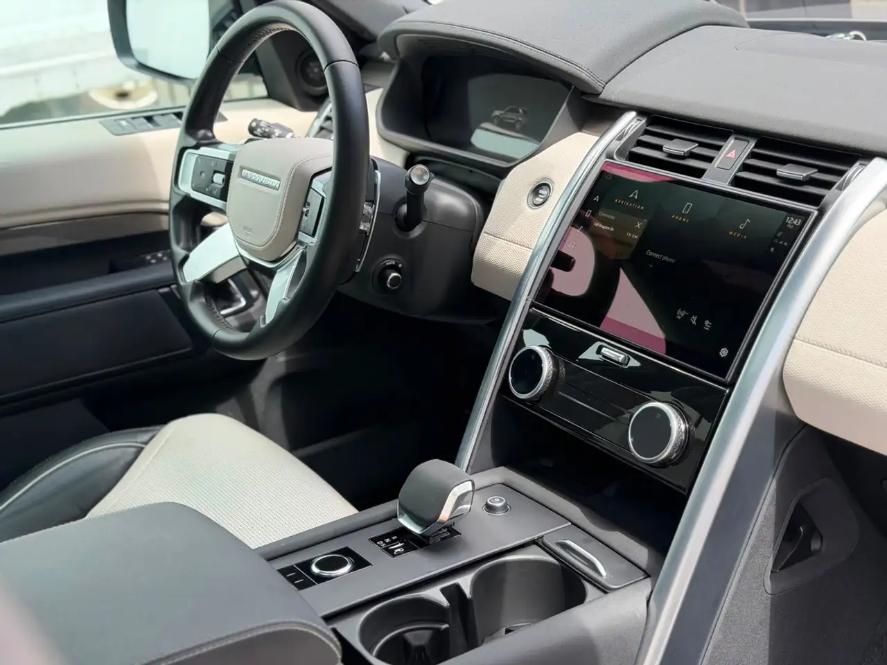 Land Rover Discovery - Image 11