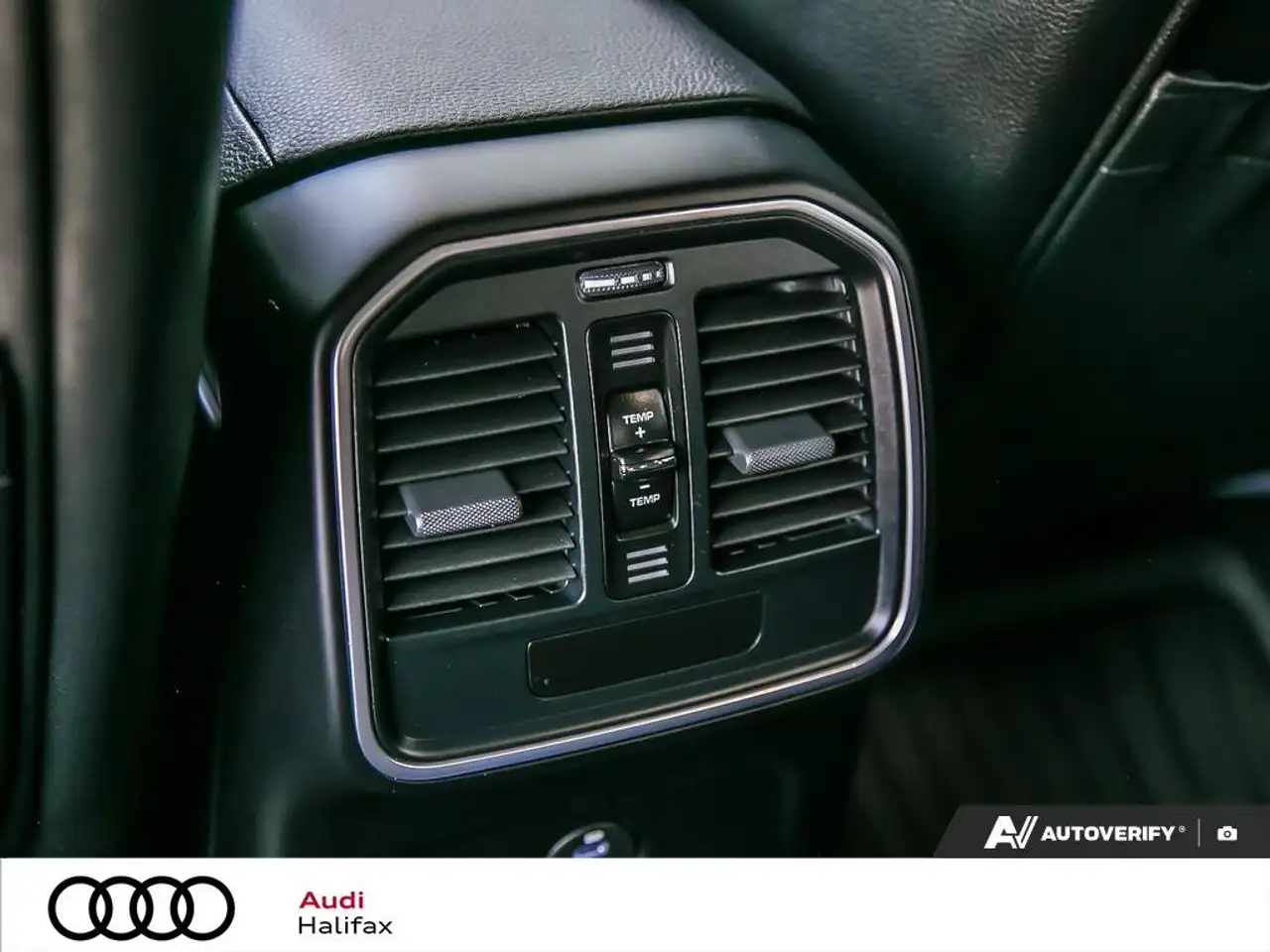 Porsche Macan - Image 30