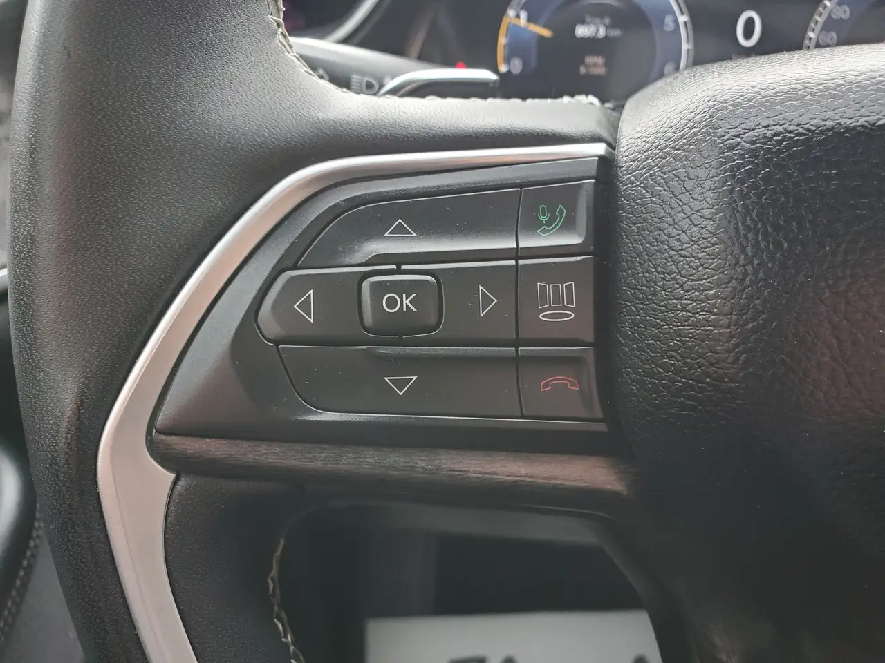 Jeep Grand Cherokee - Image 19