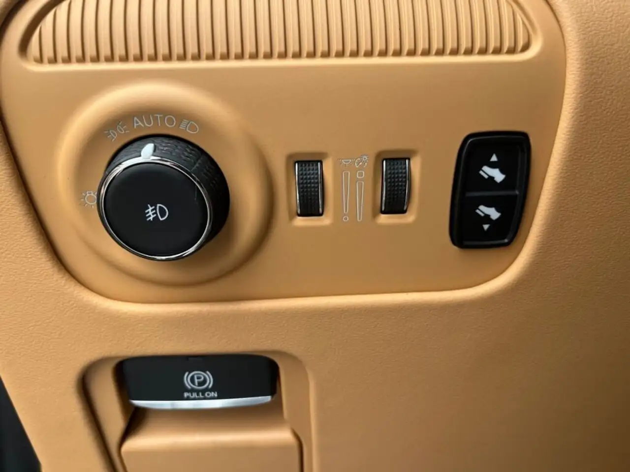 Jeep Grand Wagoneer - Image 23