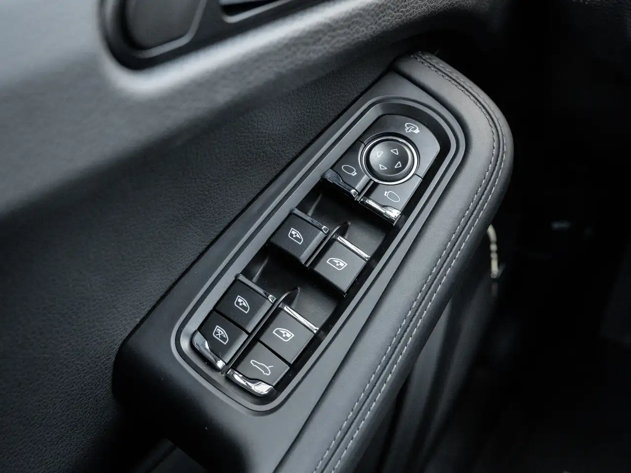 Porsche Macan - Image 20