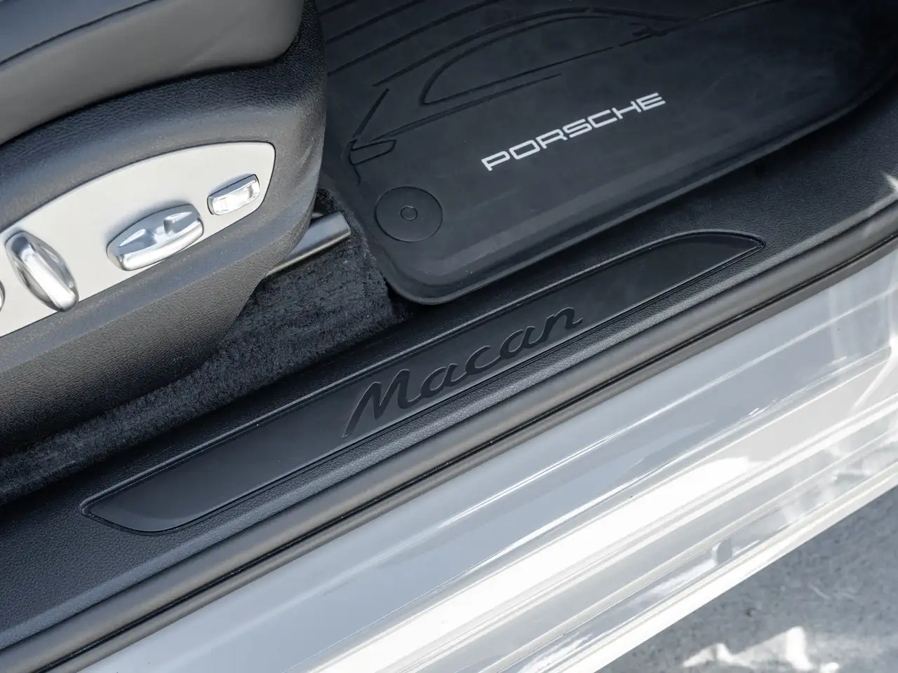 Porsche Macan - Image 30
