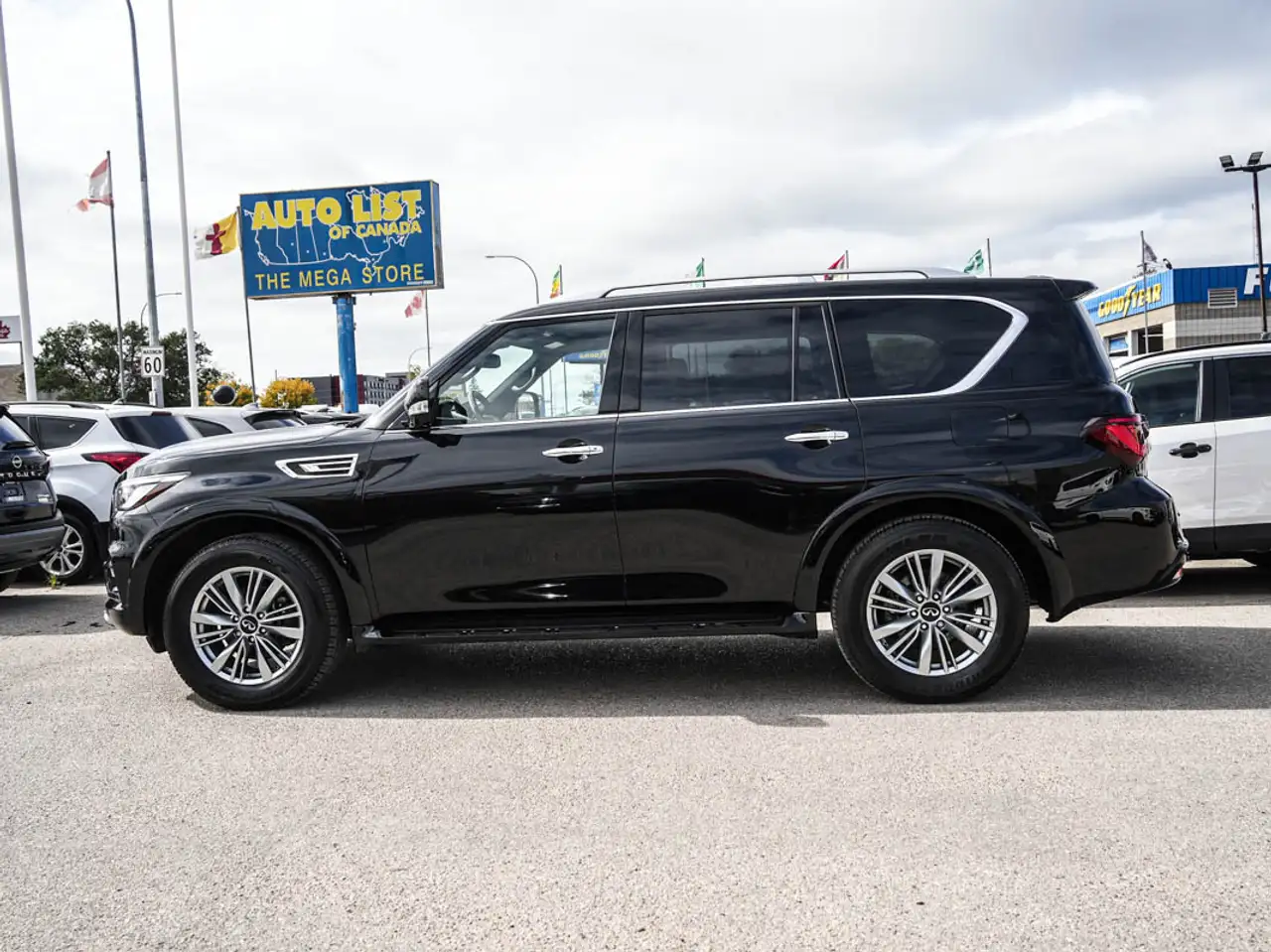 Infiniti QX80 - Image 5