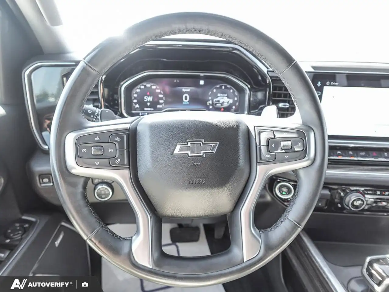 Chevrolet Silverado 1500 - Image 9