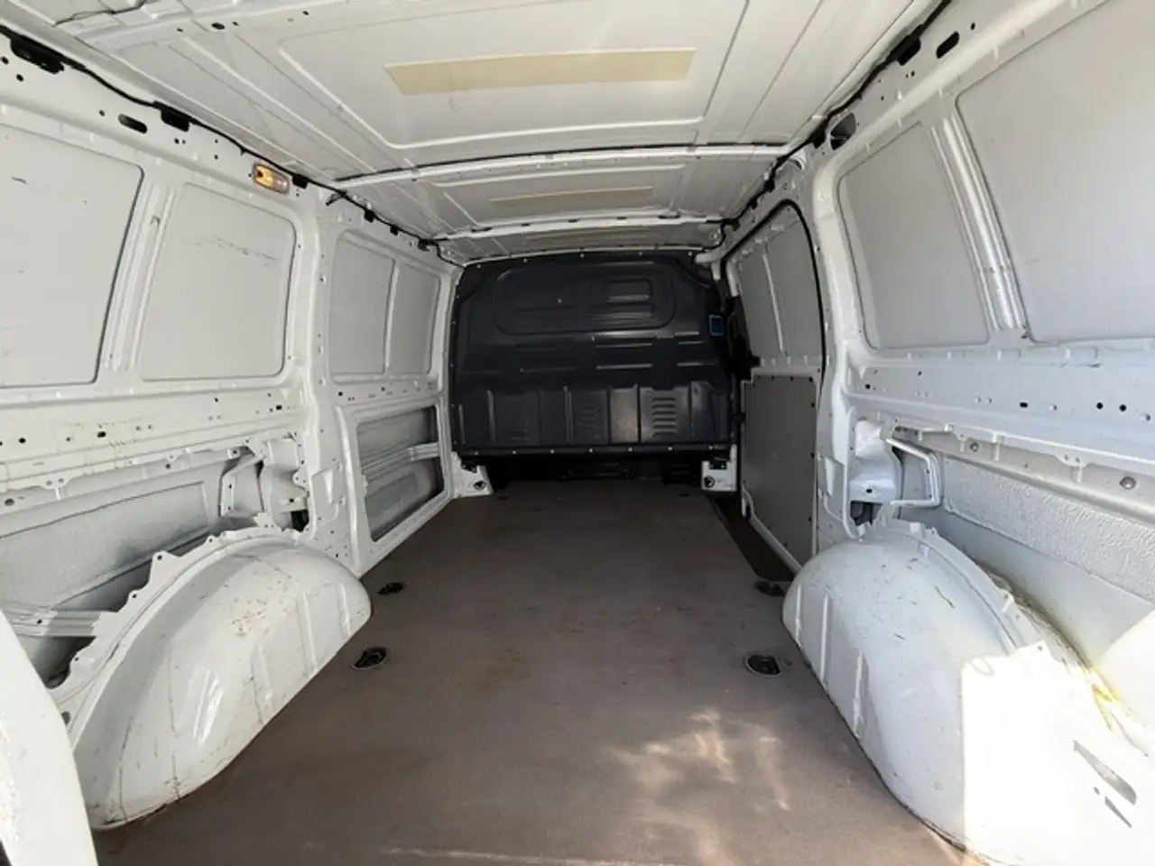 Mercedes-Benz Metris Cargo Van - Image 5