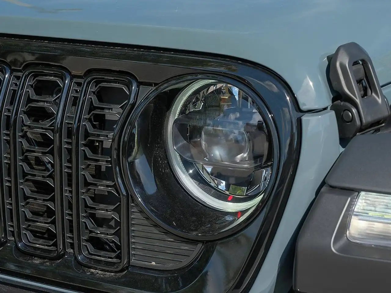 Jeep Wrangler - Image 12