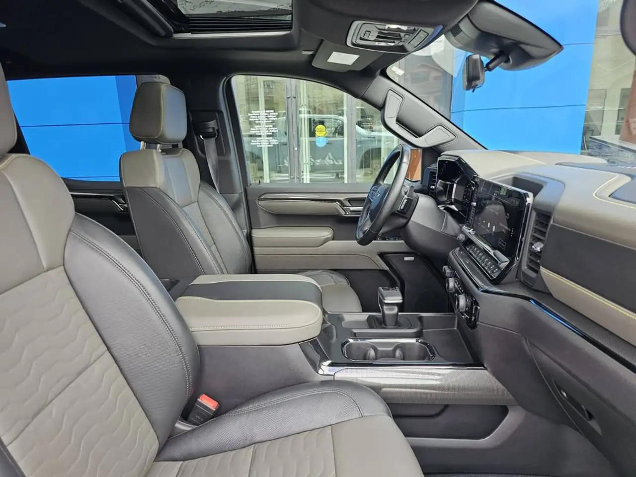 Chevrolet Silverado 1500 - Image 30