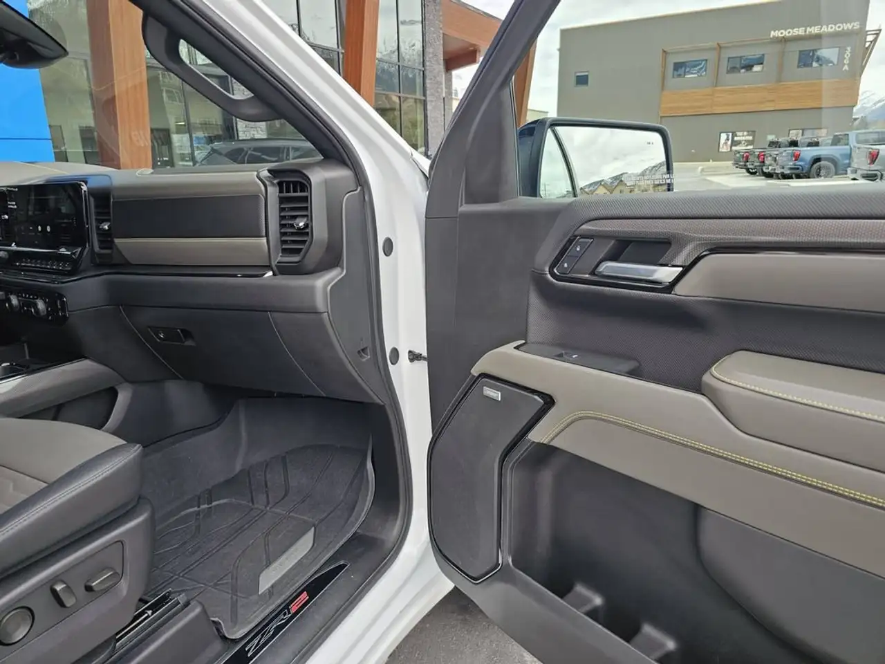 Chevrolet Silverado 1500 - Image 28