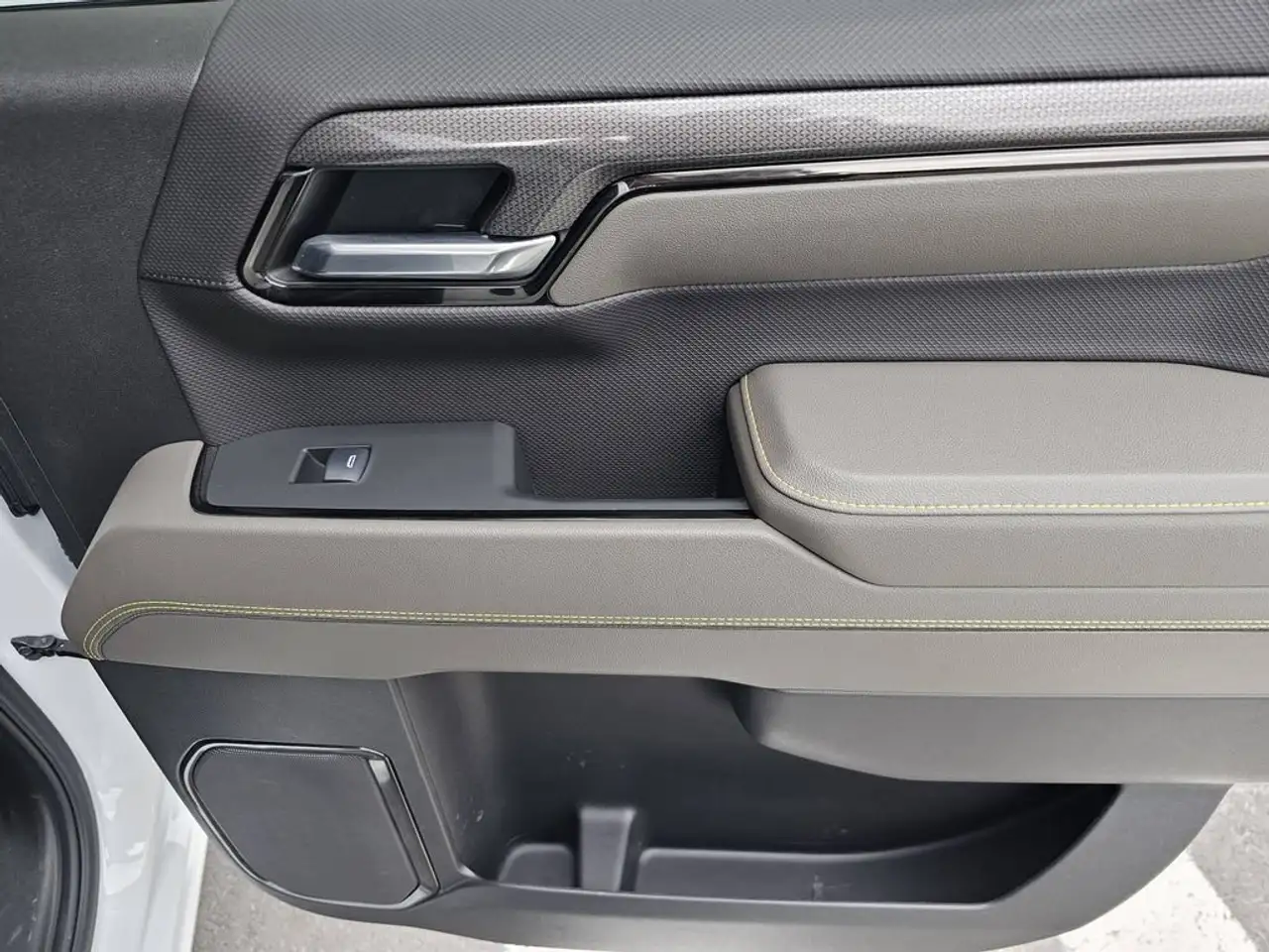 Chevrolet Silverado 1500 - Image 26
