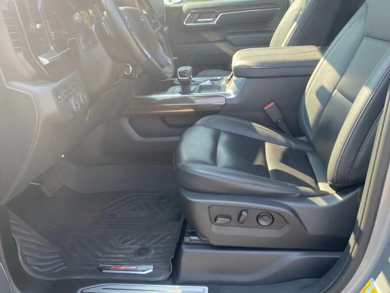 Chevrolet Silverado 1500 - Image 11