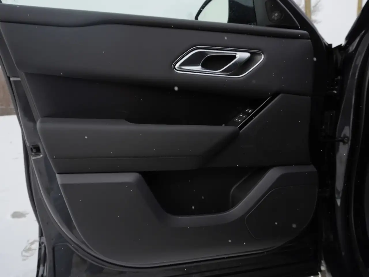 Land Rover Range Rover Velar - Image 27