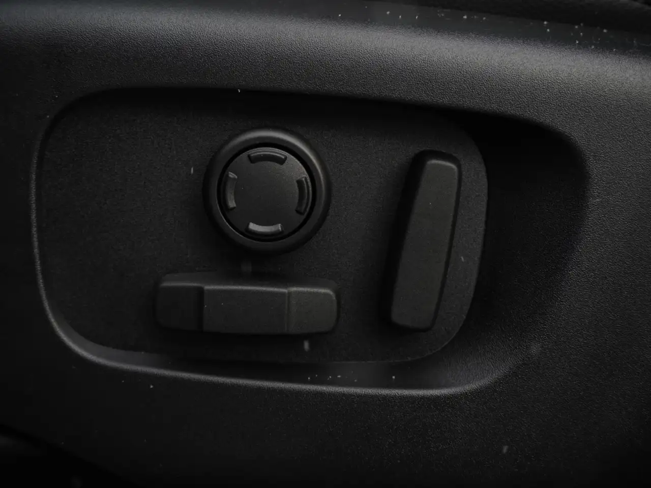 Land Rover Range Rover Velar - Image 11