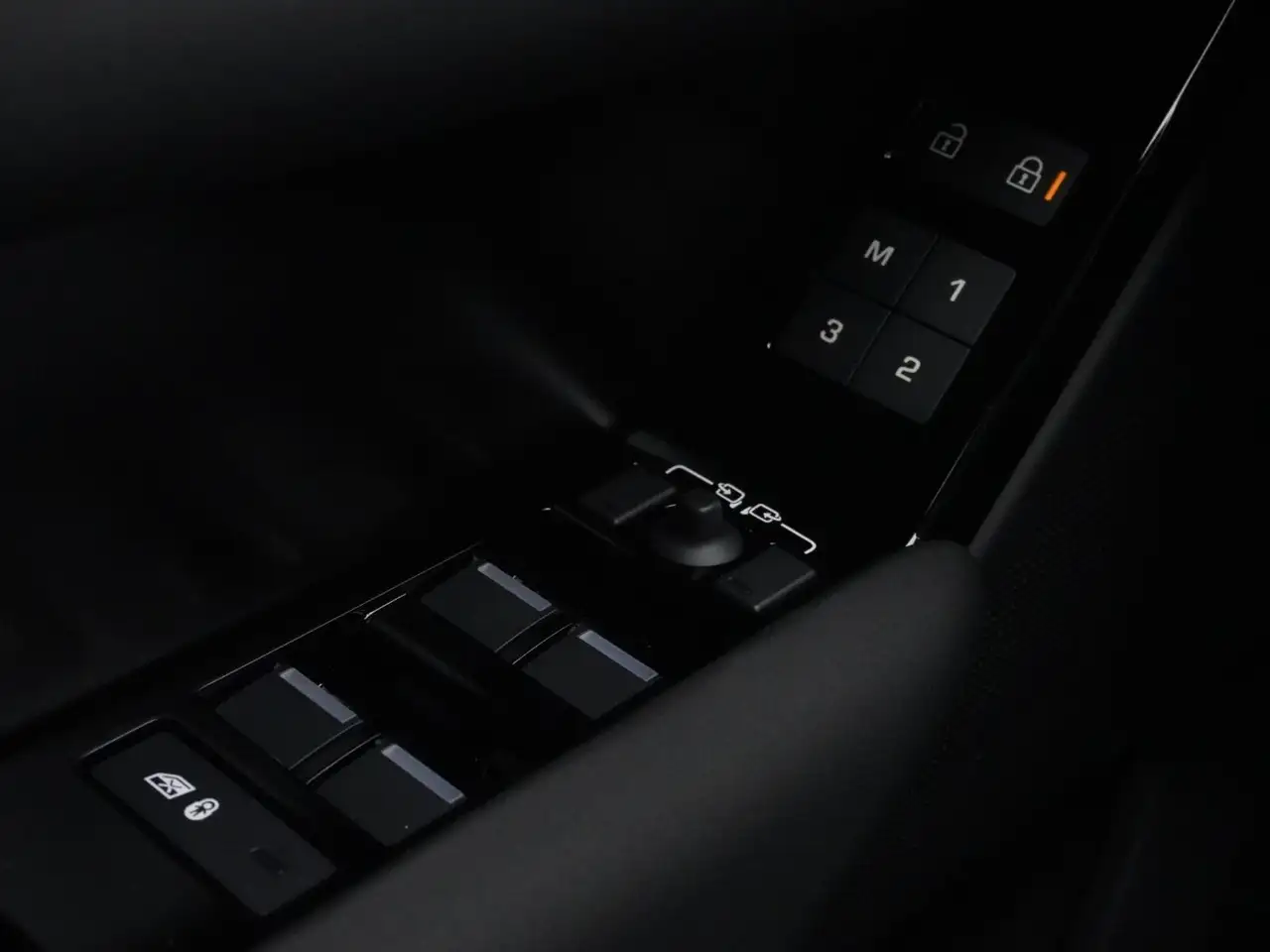 Land Rover Range Rover Velar - Image 28