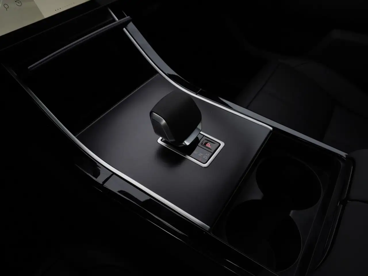 Land Rover Range Rover Velar - Image 22