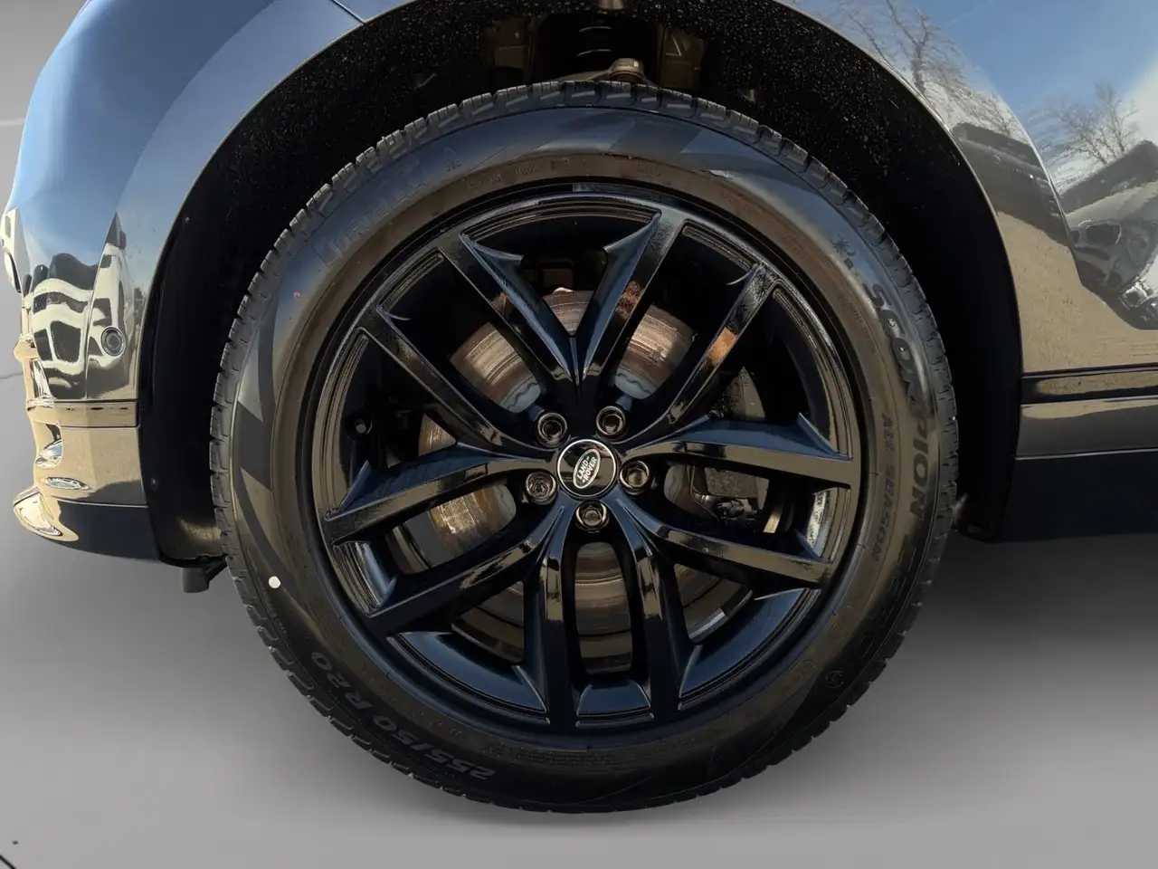 Land Rover Range Rover Velar - Image 29
