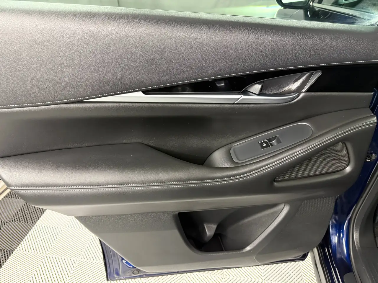 Infiniti QX60 - Image 18