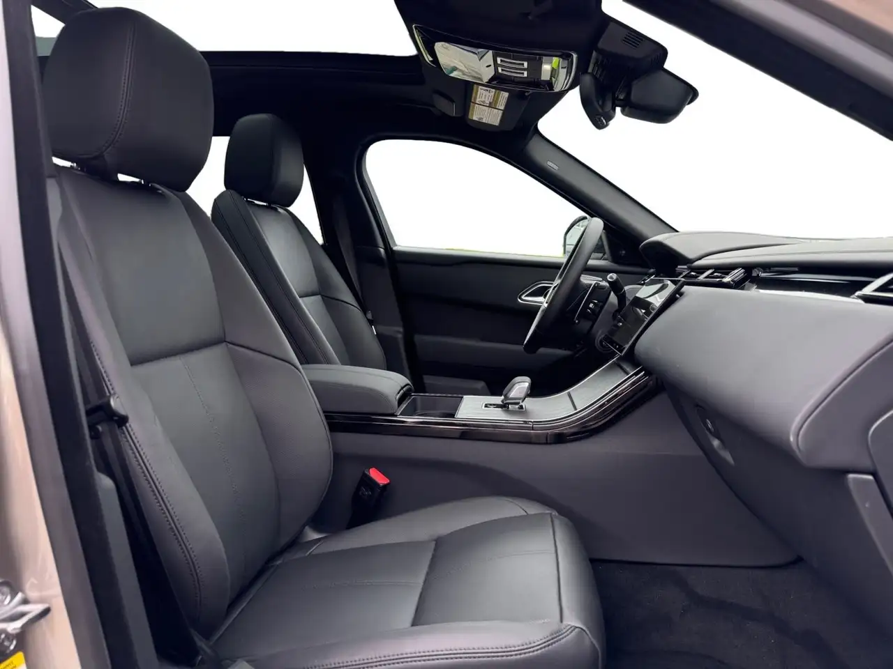 Land Rover Range Rover Velar - Image 18