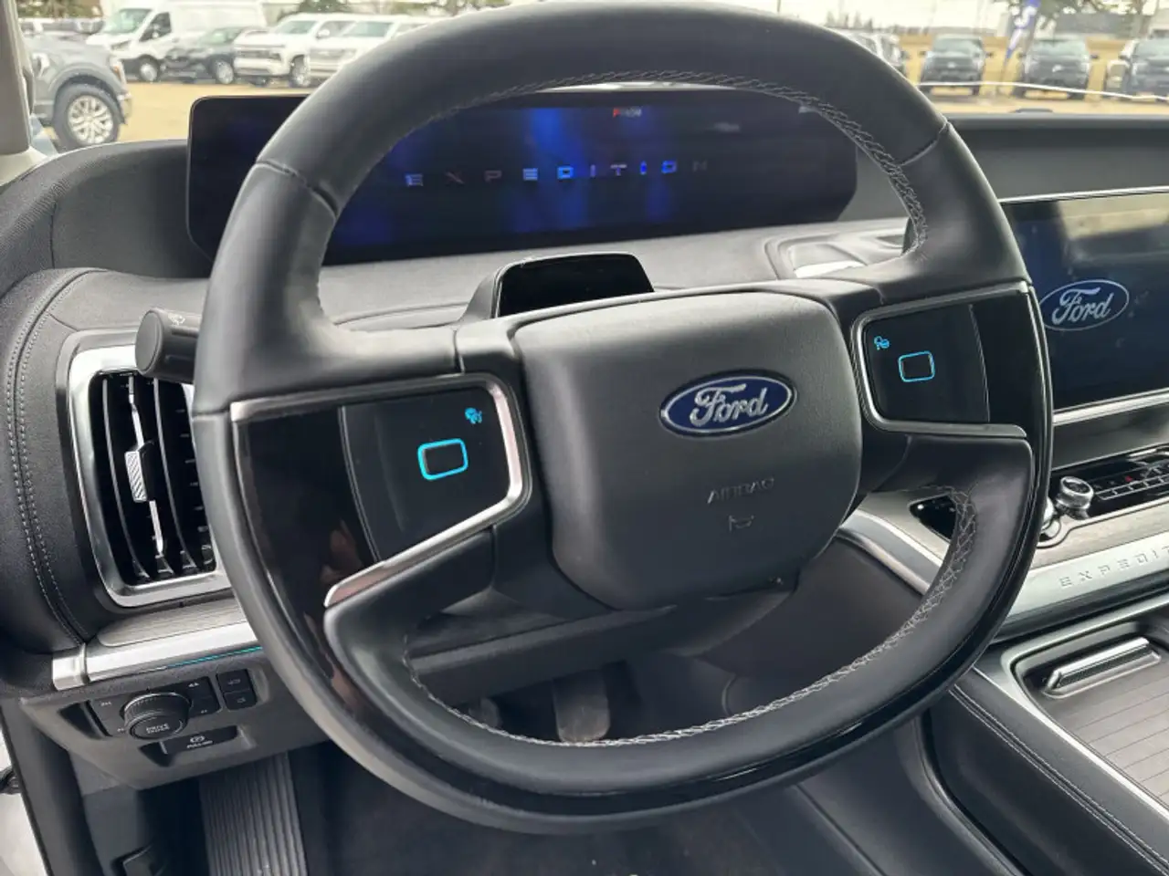 Ford Expedition - Image 11
