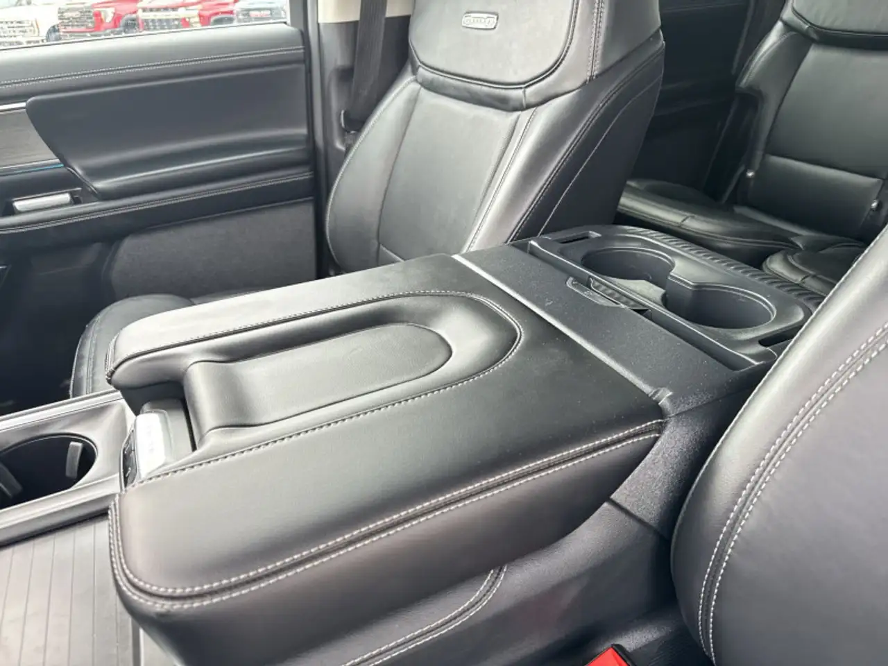 Ford Expedition - Image 24