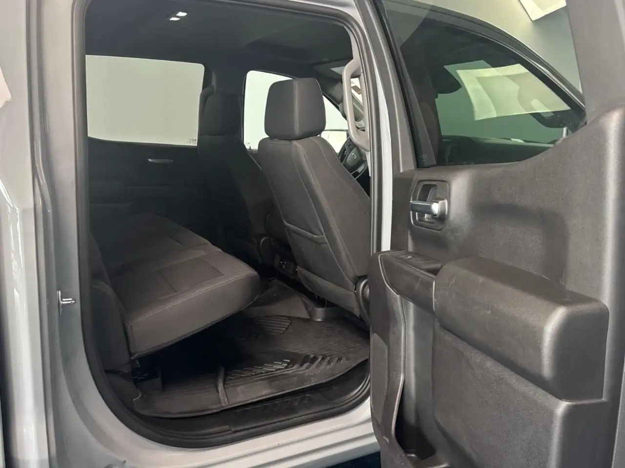Chevrolet Silverado 1500 - Image 15
