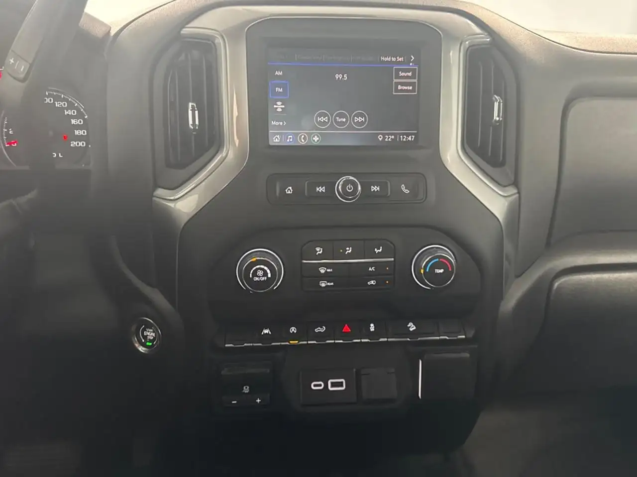 Chevrolet Silverado 1500 - Image 12