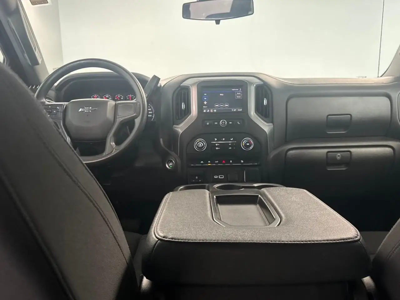 Chevrolet Silverado 1500 - Image 19