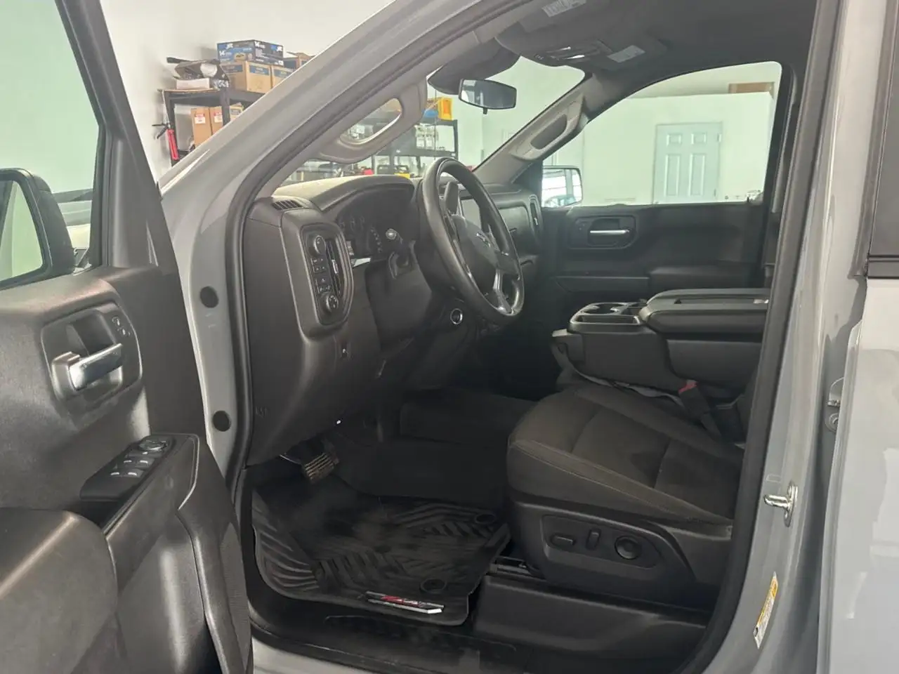 Chevrolet Silverado 1500 - Image 9