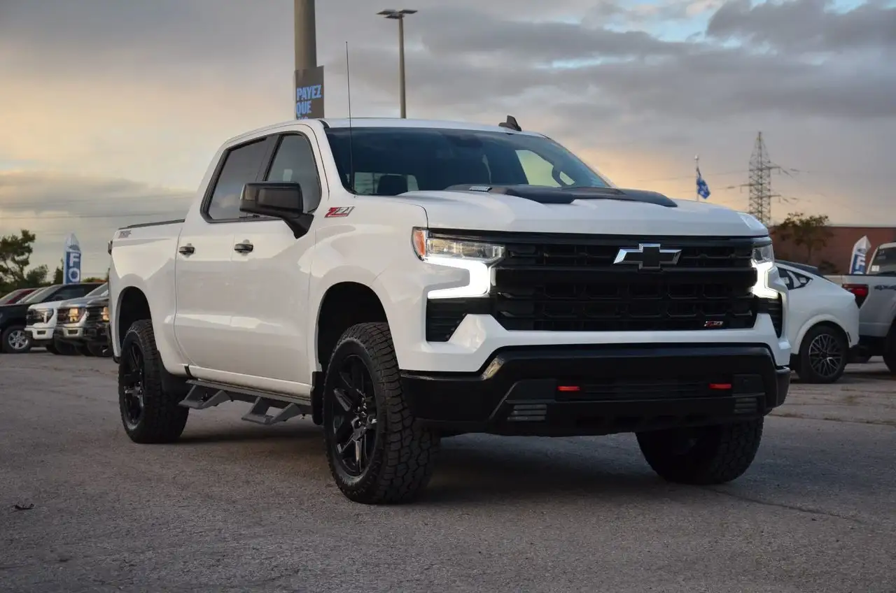 Chevrolet Silverado 1500 - Image 11