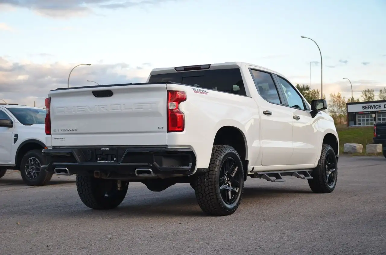 Chevrolet Silverado 1500 - Image 7