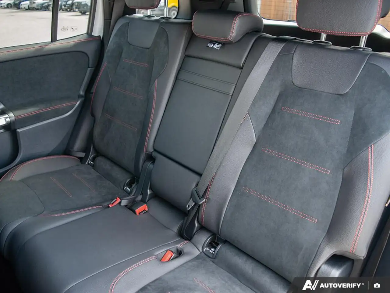 Mercedes-Benz GLB - Image 24