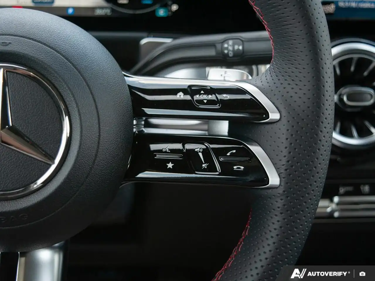 Mercedes-Benz GLB - Image 16