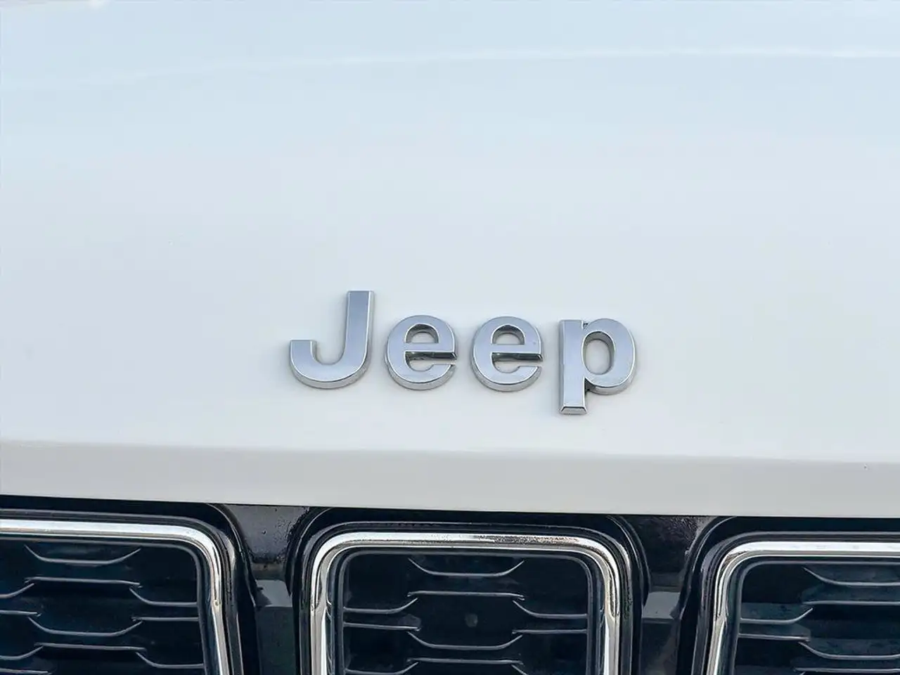 Jeep Grand Cherokee - Image 13