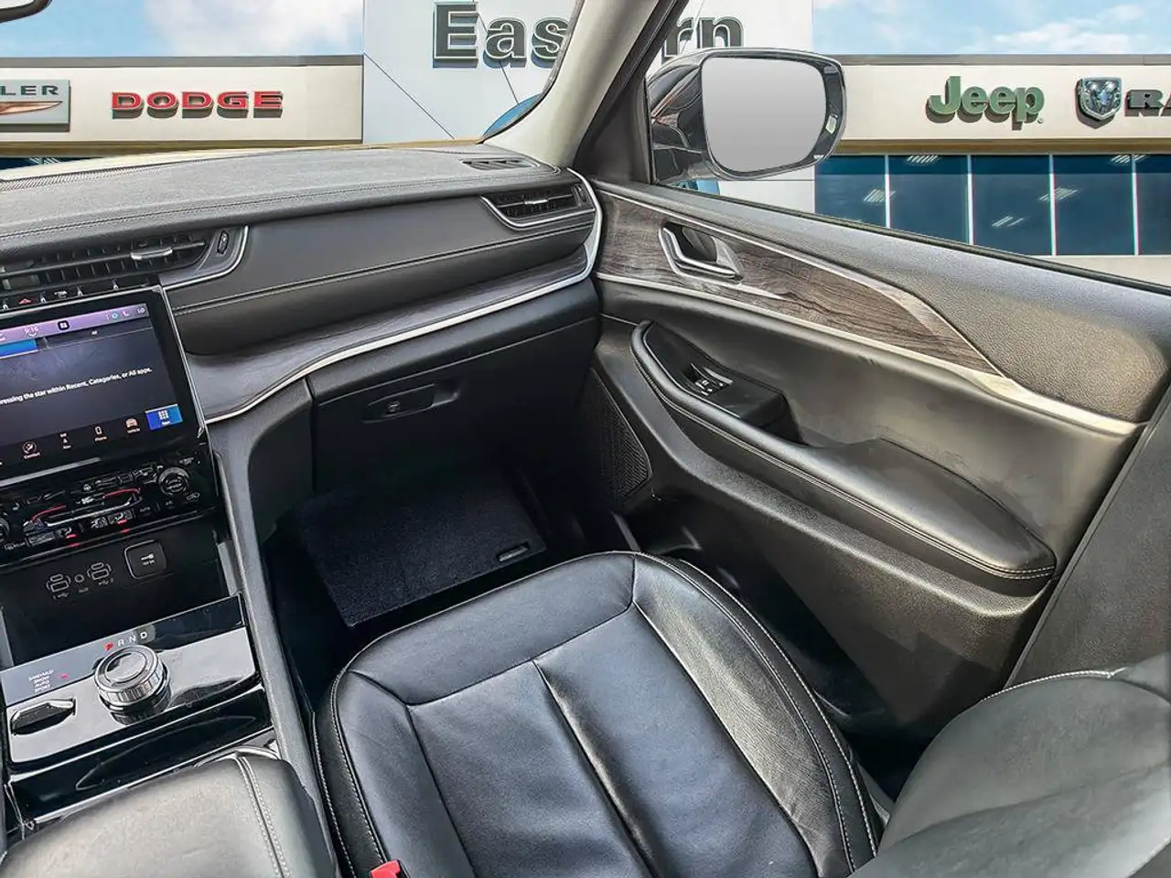 Jeep Grand Cherokee - Image 28