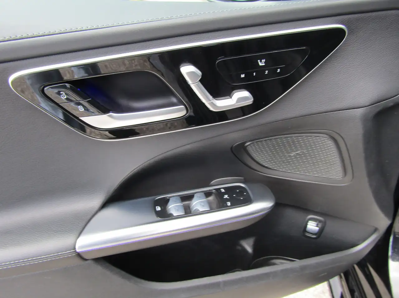 Mercedes-Benz C-Class - Image 15