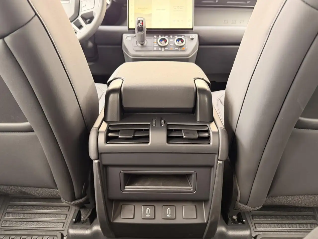 Land Rover Defender - Image 38
