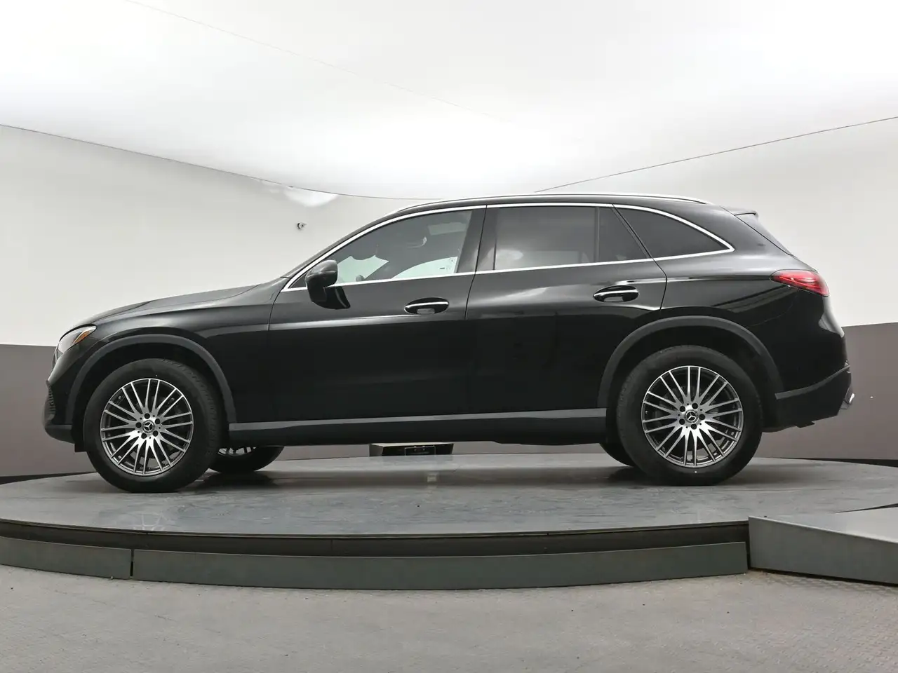 Mercedes-Benz GLC - Image 44
