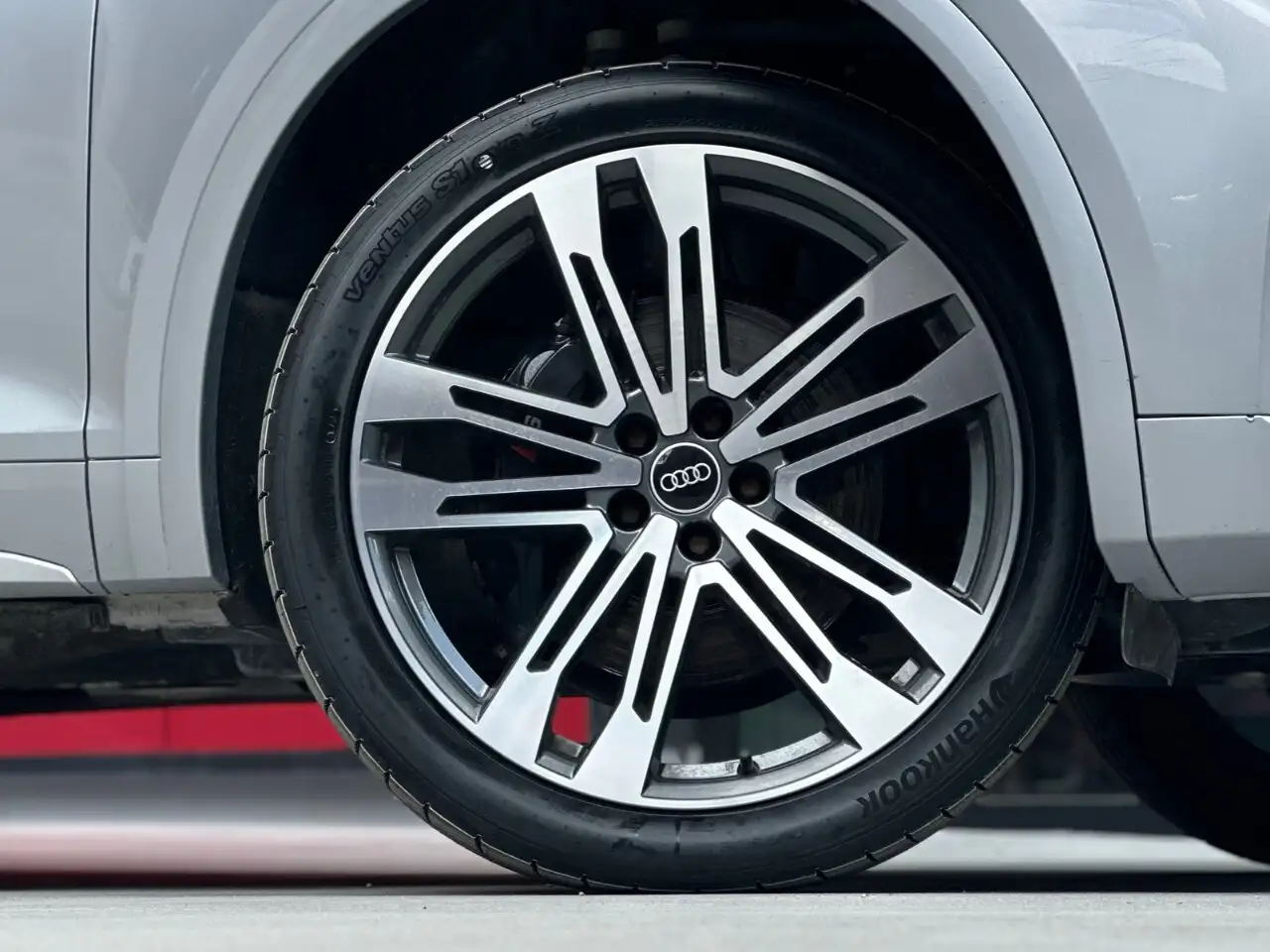 Audi SQ5 - Image 3