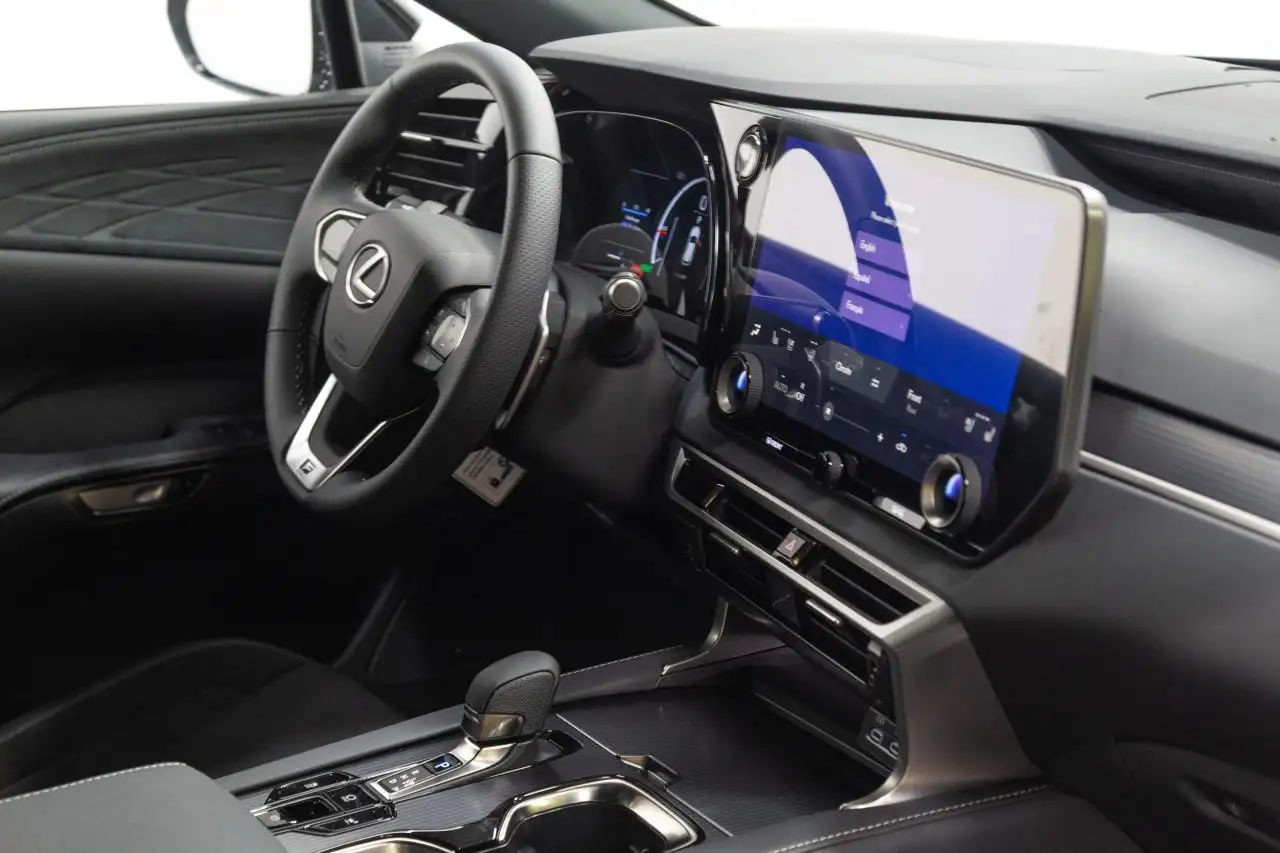 Lexus RX 500h - Image 14