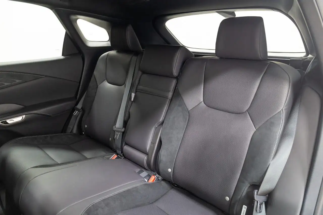 Lexus RX 500h - Image 17