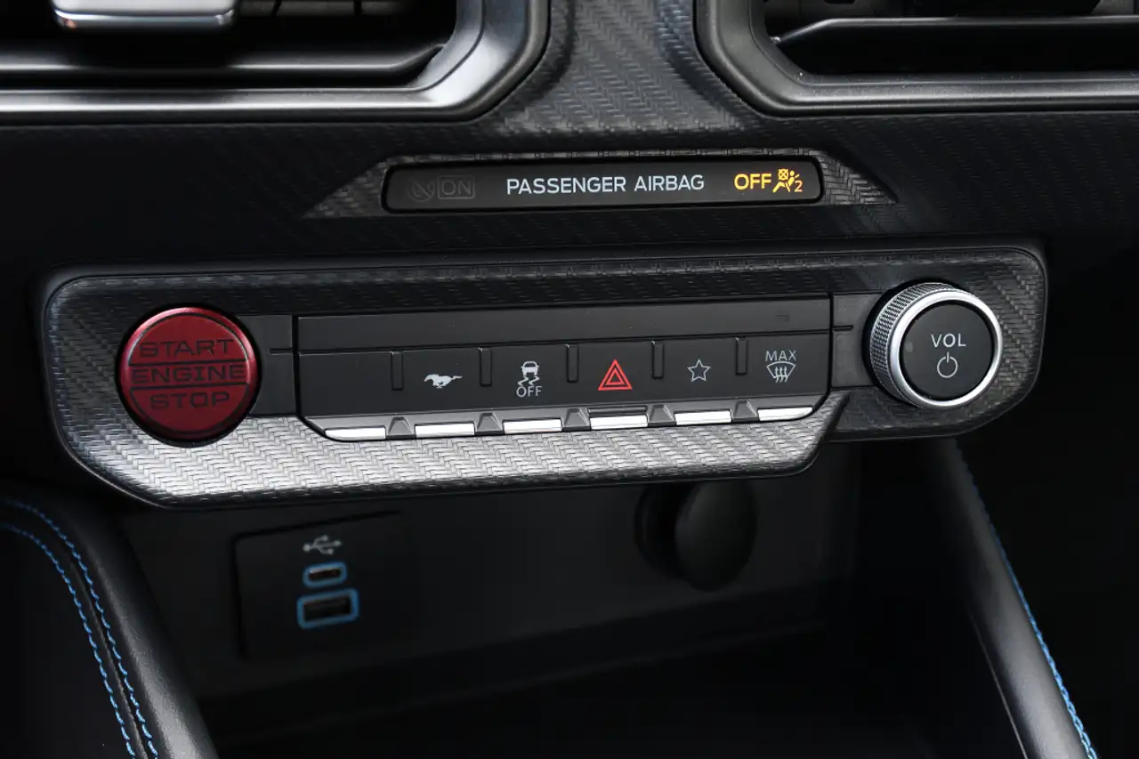 Ford Mustang - Image 23